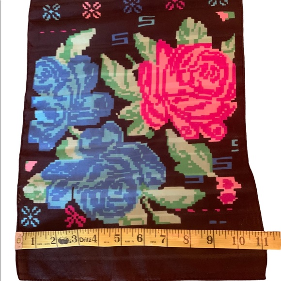 Vintage Oblong, Pixelated, Floral Scarf - Picture 6 of 8